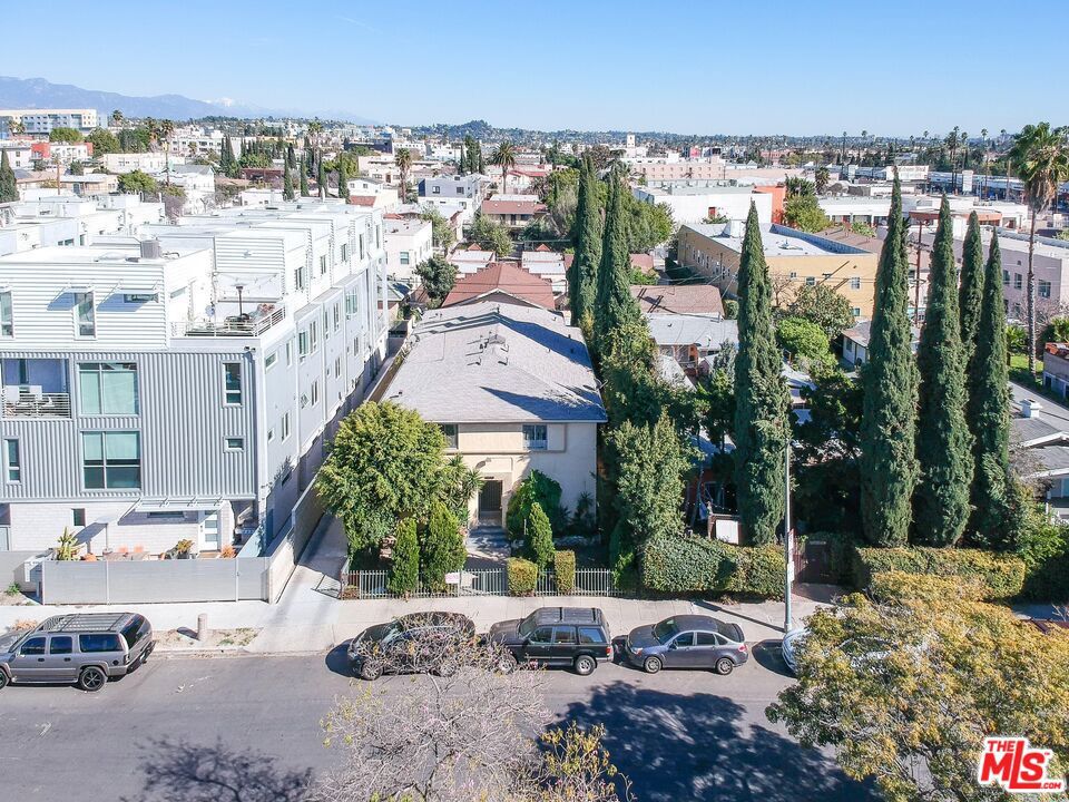 1140 N Beachwood Drive