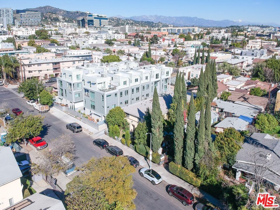 1140 N Beachwood Drive