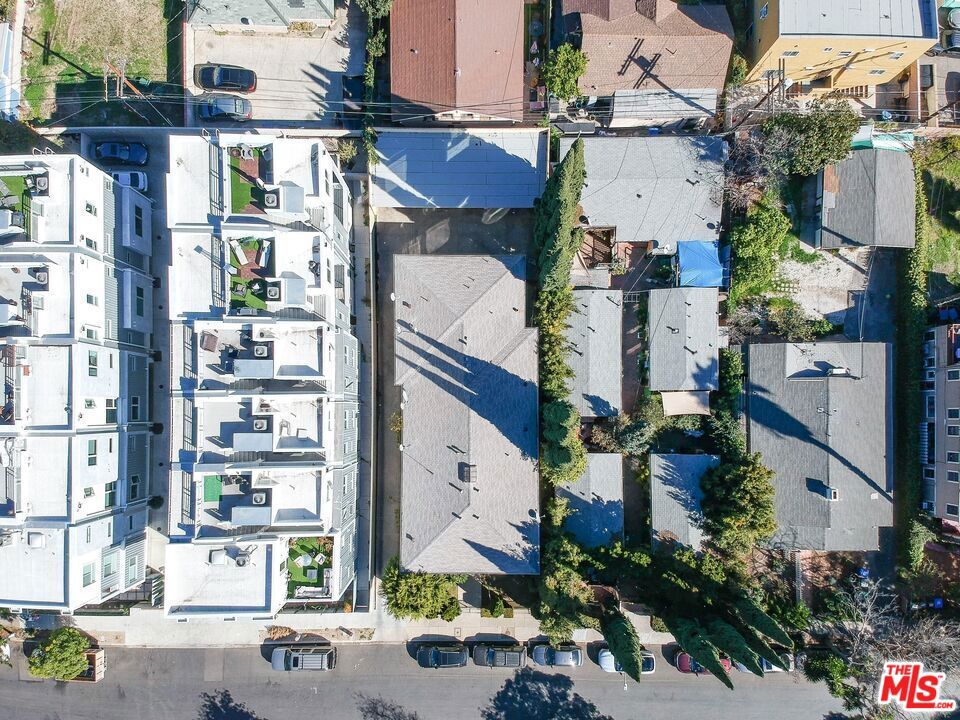 1140 N Beachwood Drive