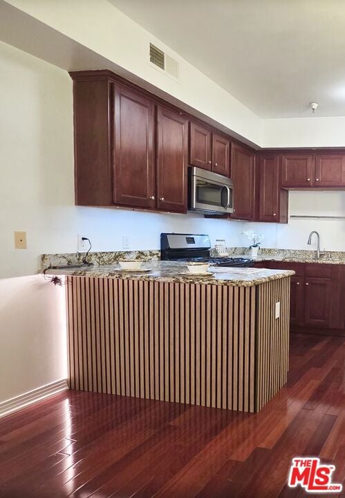 1025 Dewey Avenue 205