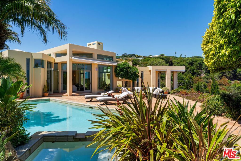 1058 Vista Grande Drive