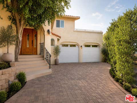 Photo of 22780 Macfarlane Drive, Woodland Hills, CA 91364 (MLS # 26833585)