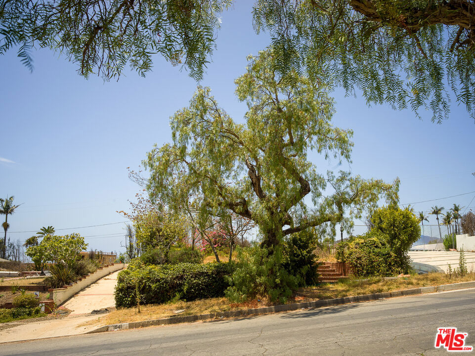 1041 Chautauqua Boulevard