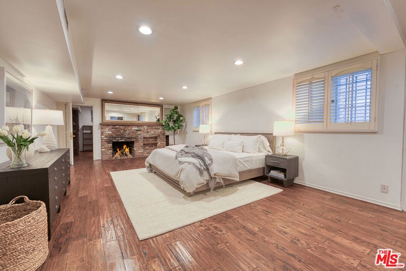 2933 Ledgewood Drive