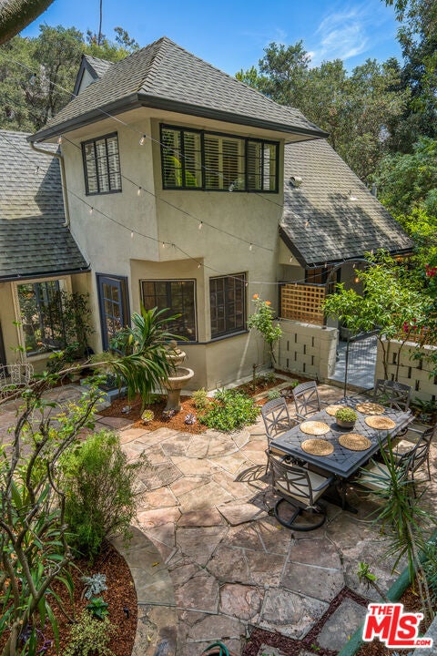 2933 Ledgewood Drive