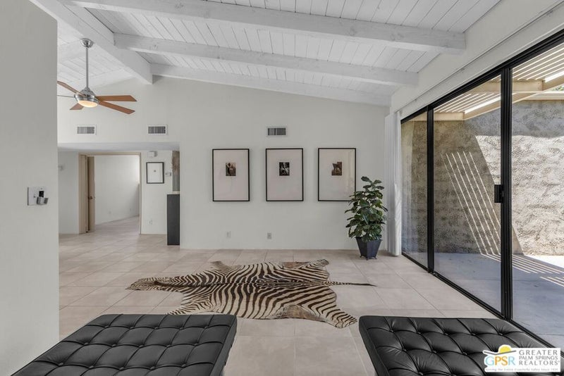 858 N Calle De Mimosas
