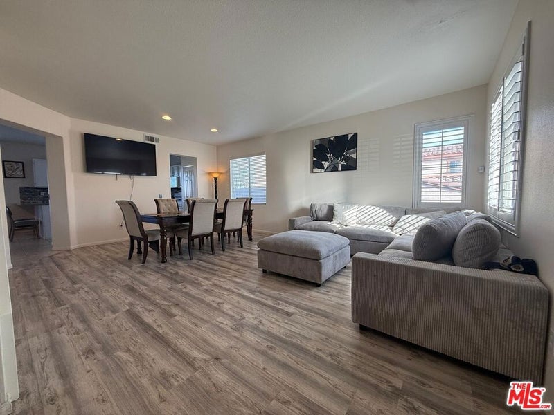 719 W Avenue Q10