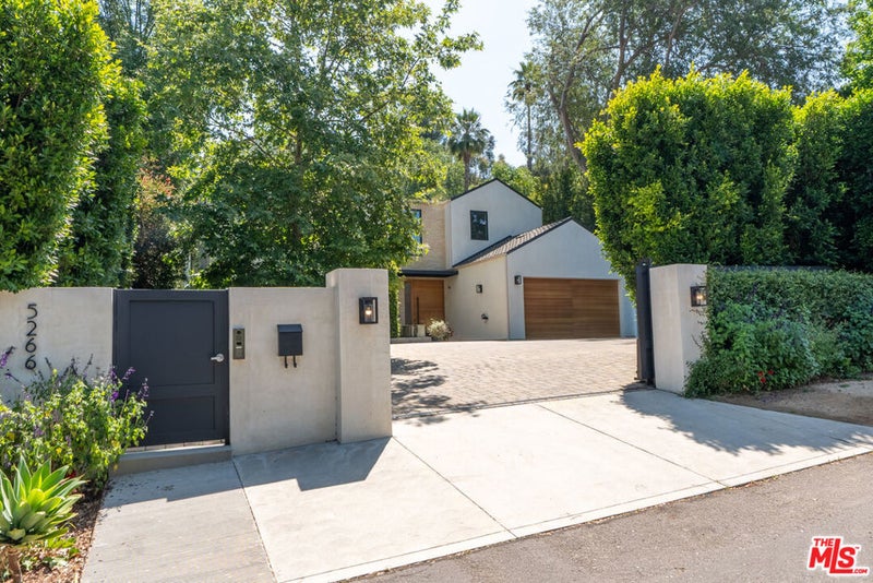 5266 Vanalden Avenue