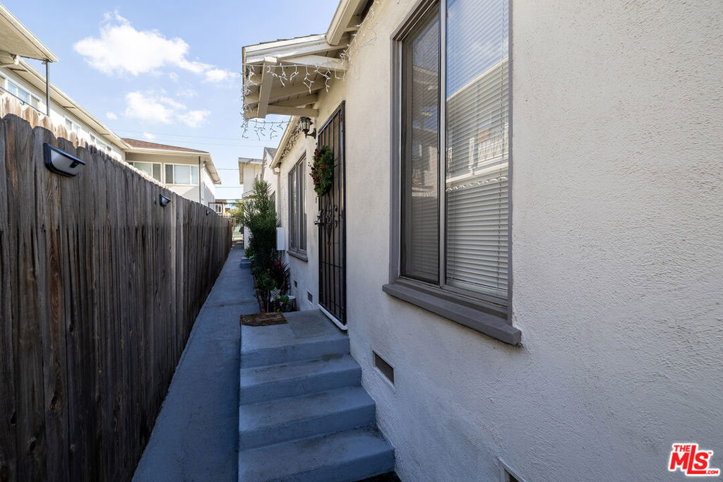 1974 Henderson Avenue