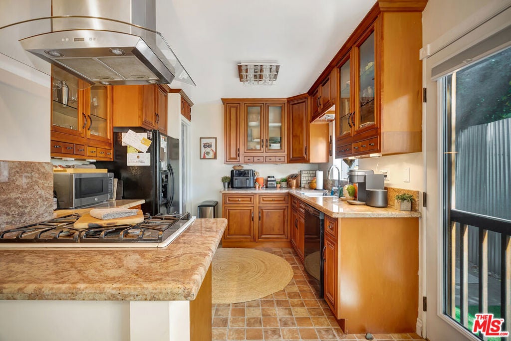 14722 Magnolia Boulevard