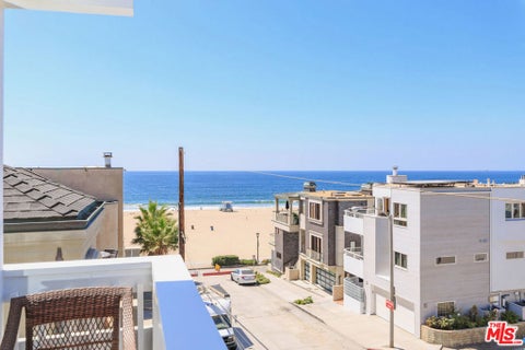 Photo of 126 Neptune Avenue, Hermosa Beach, CA 90254 (MLS # 26989719)