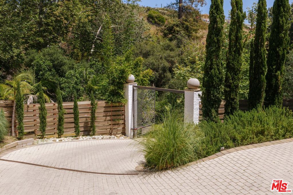 1105 Rivas Canyon Road