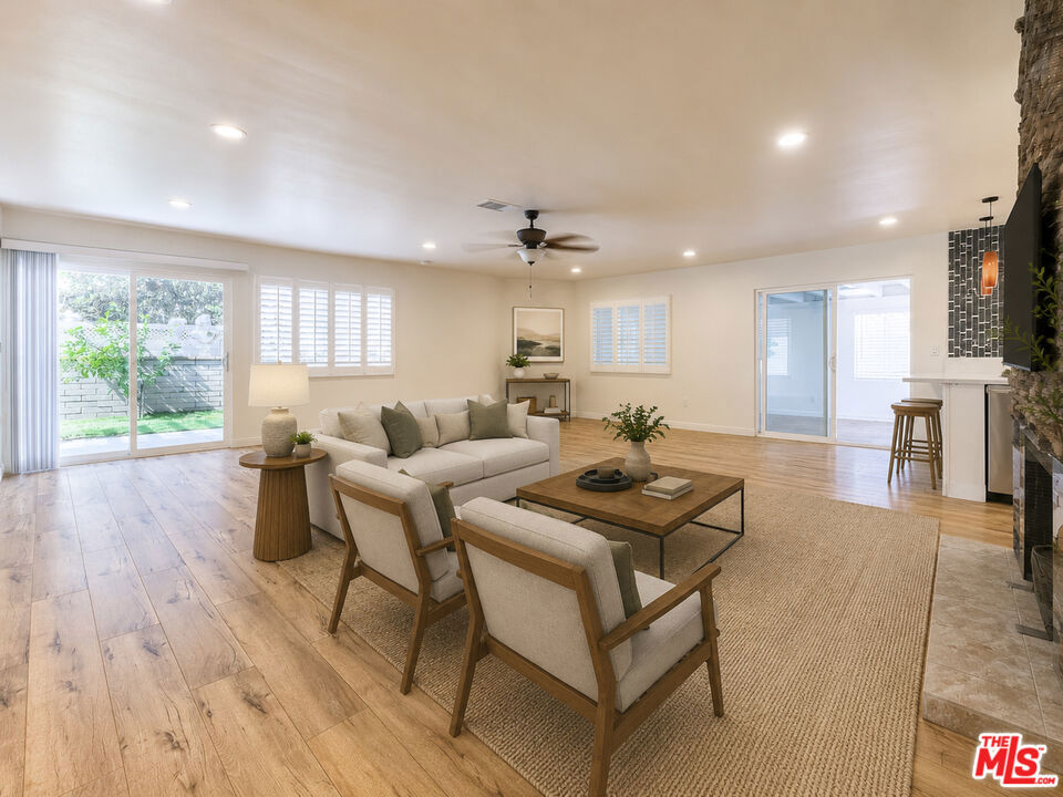 4923 Burgoyne Lane