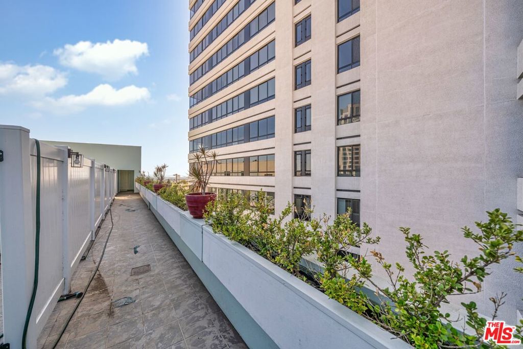 10336 Wilshire Boulevard 703