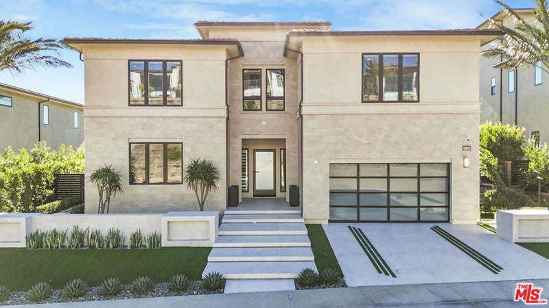 20306 W Willoughby Lane