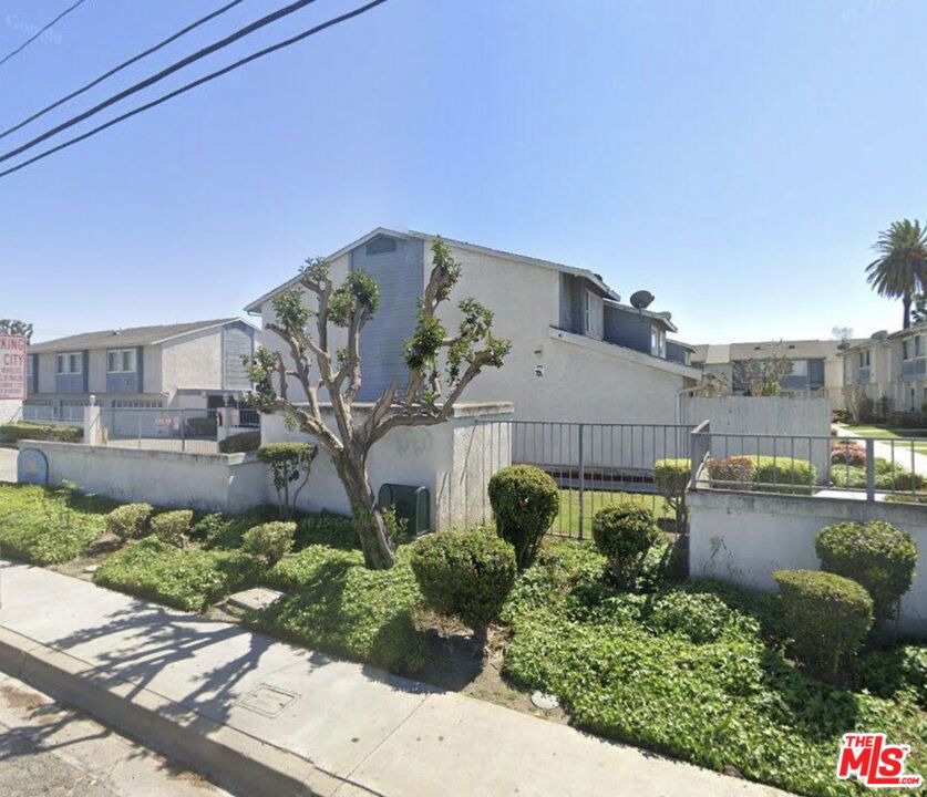 810 W Compton Boulevard 16