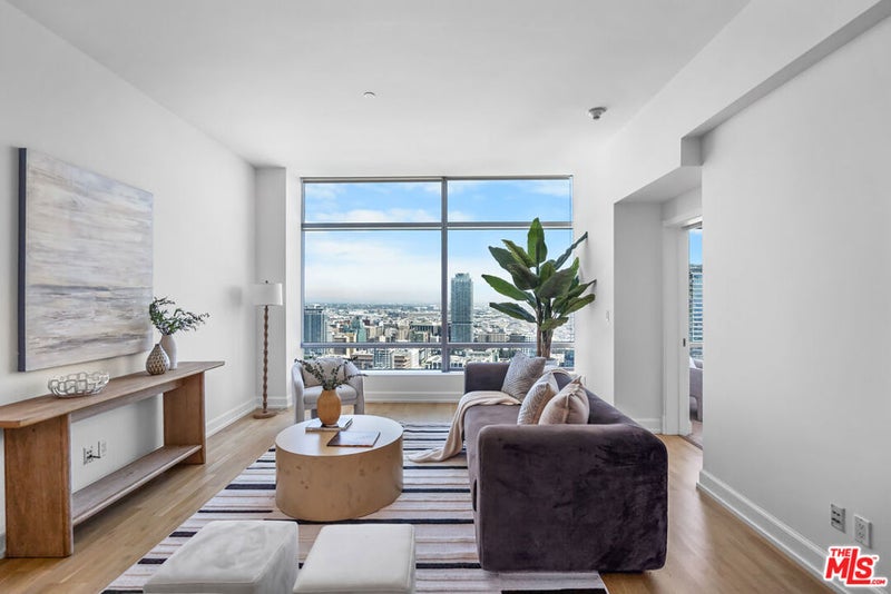 900 W OLYMPIC Boulevard 37E