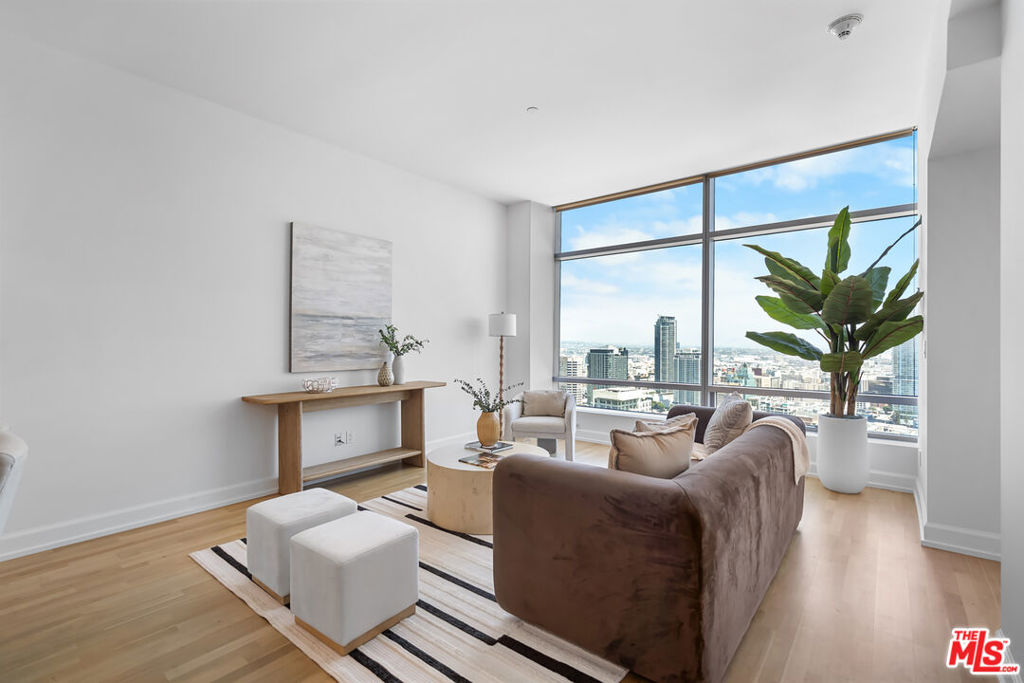 900 W OLYMPIC Boulevard 37E