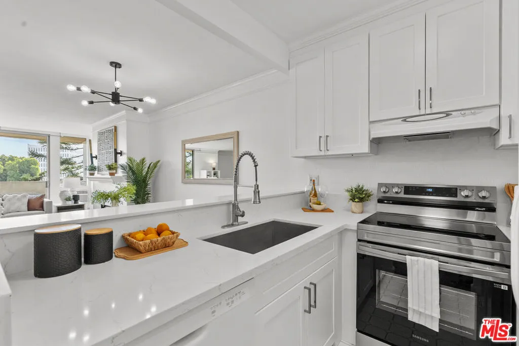 Los Angeles, California 90049, United States, 1 Bedroom Bedrooms, ,1 BathroomBathrooms,Residential,Active,243668