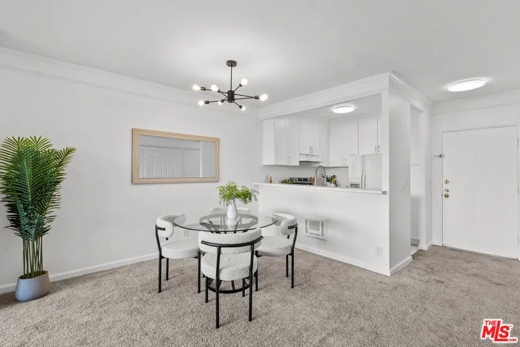 Los Angeles, California 90049, United States, 1 Bedroom Bedrooms, ,1 BathroomBathrooms,Residential,Active,243668