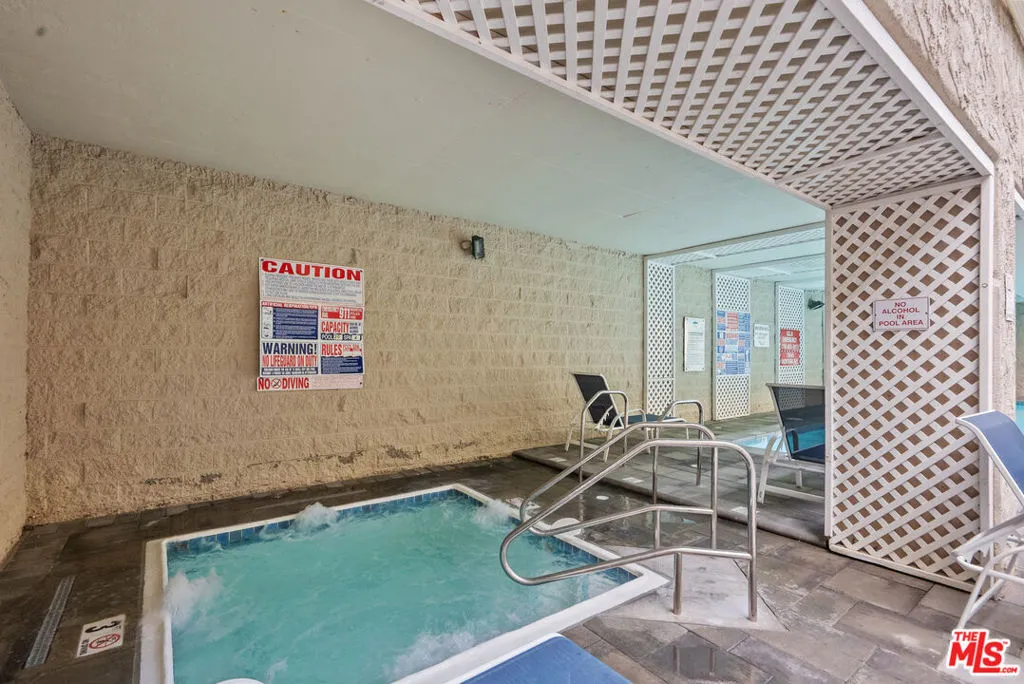 Los Angeles, California 90049, United States, 1 Bedroom Bedrooms, ,1 BathroomBathrooms,Residential,Active,243668