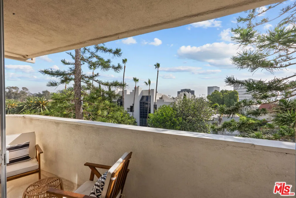 Los Angeles, California 90049, United States, 1 Bedroom Bedrooms, ,1 BathroomBathrooms,Residential,Active,243668
