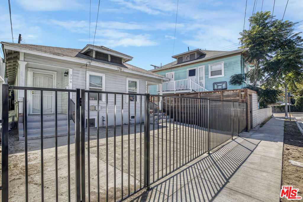 306 N Bixel Street