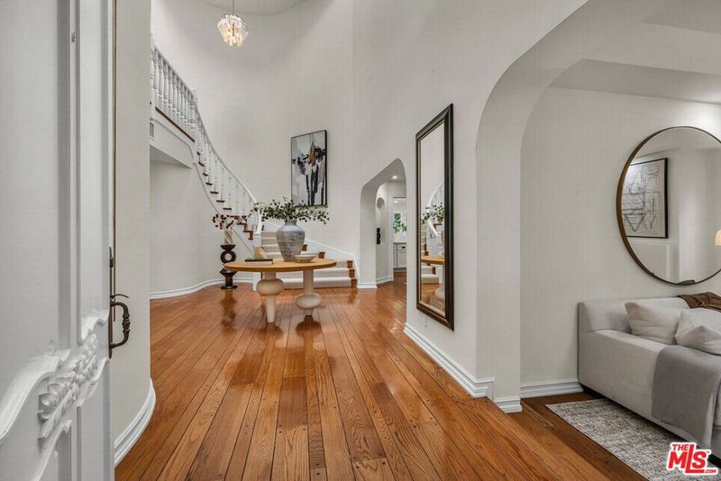 3225 Iredell Lane