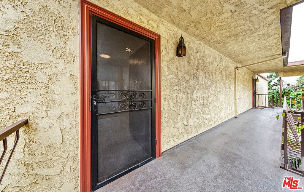 6250 Buckingham 204