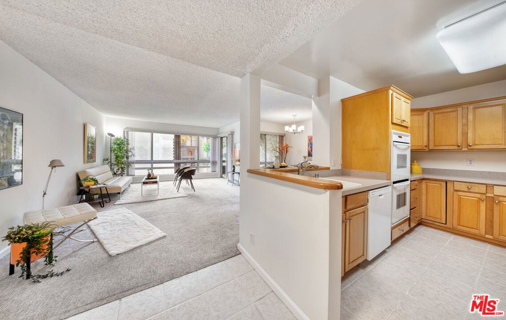 6250 Buckingham 204