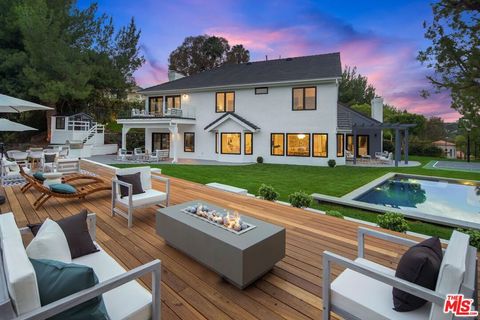 4050 Clarinda Drive Tarzana CA 91356
