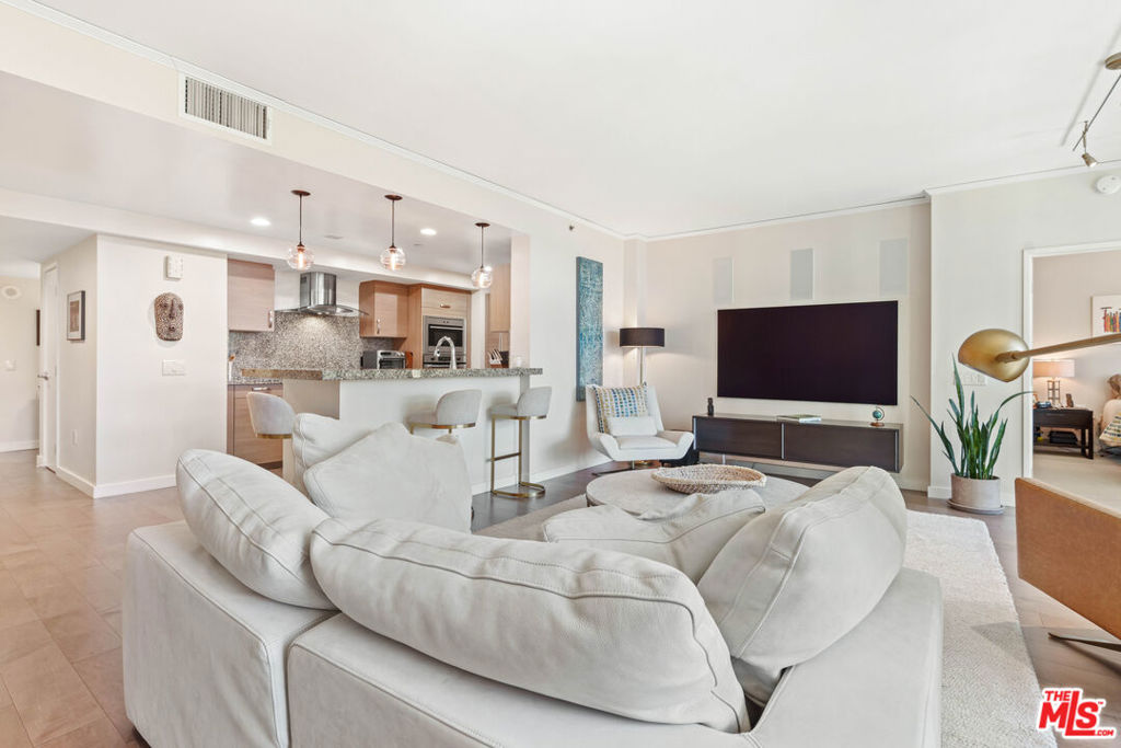 13650 Marina Pointe Drive 309