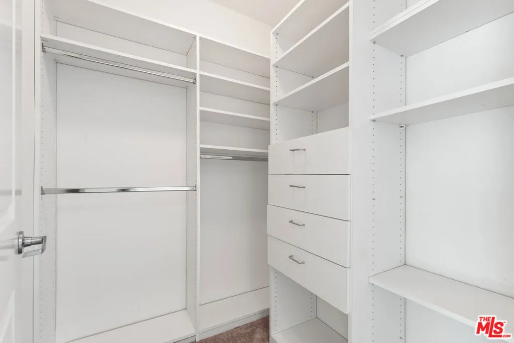 Los Angeles, California 90012, United States, 2 Bedrooms Bedrooms, ,2 BathroomsBathrooms,Residential,Active,188590