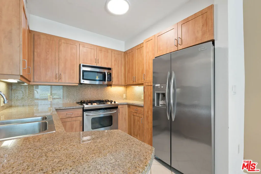 Los Angeles, California 90012, United States, 2 Bedrooms Bedrooms, ,2 BathroomsBathrooms,Residential,Active,188590