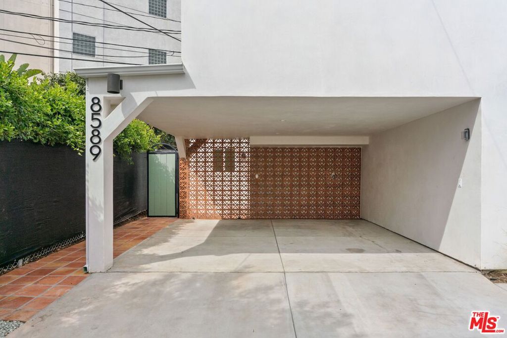 8587 Rugby Drive