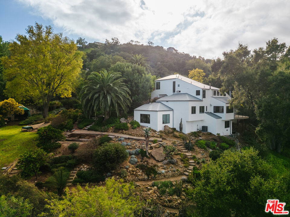 2002 Tuna Canyon Road