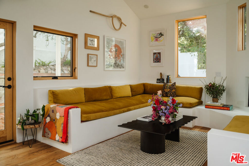 2002 Tuna Canyon Road