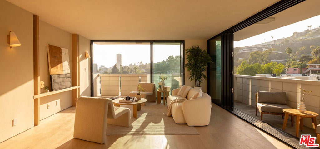 8787 Shoreham Drive 901