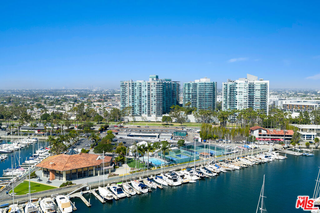 13700 Marina Pointe Drive 1126
