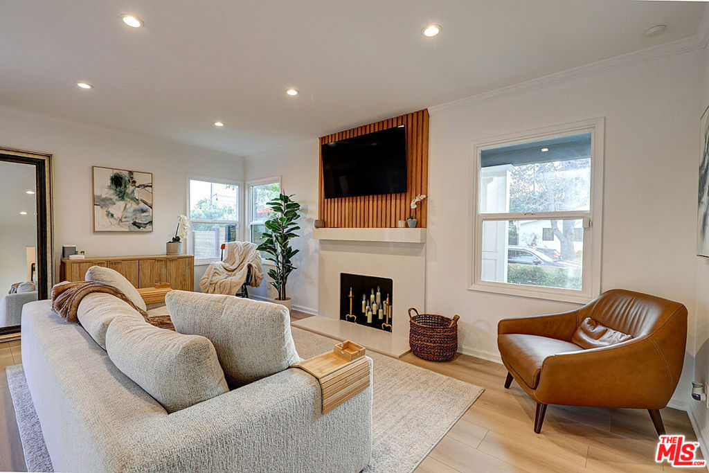 3188 S Bentley Avenue