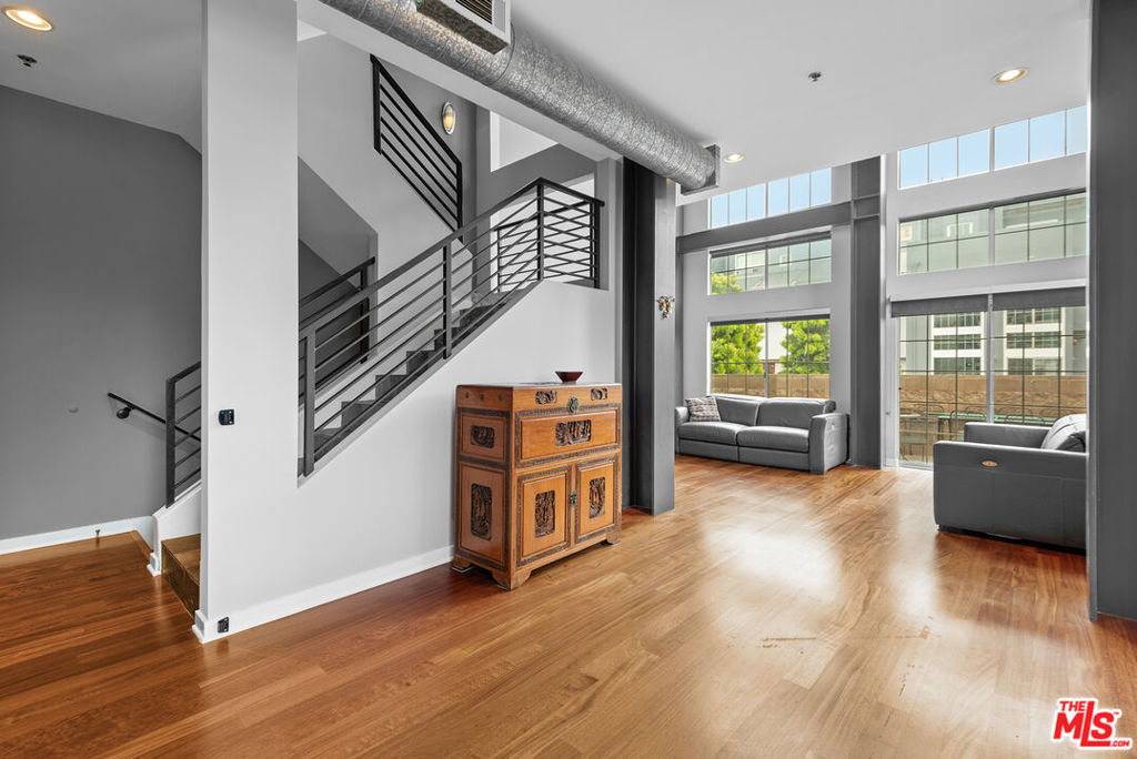 Properties 1 5300 Playa Vista Drive 12