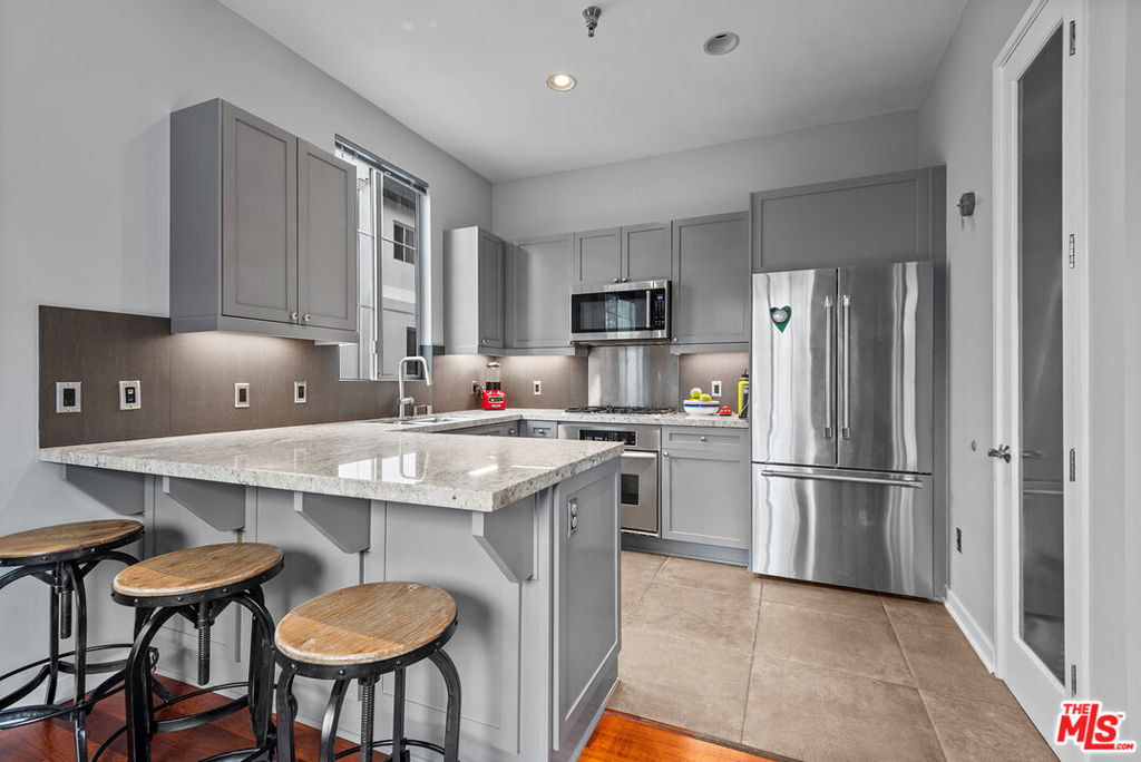 Properties 4 5300 Playa Vista Drive 12