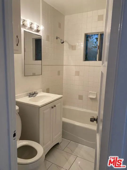 Los Angeles, California 90025, United States, 1 Bedroom Bedrooms, ,1 BathroomBathrooms,Residential,Active,249311