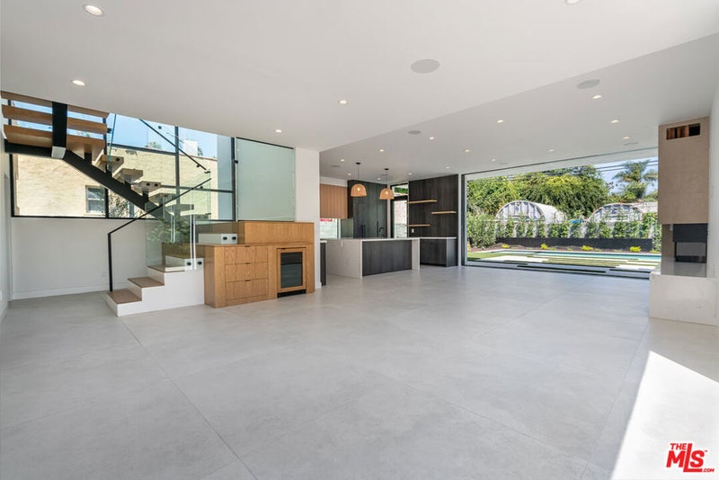 444 N Kings Road