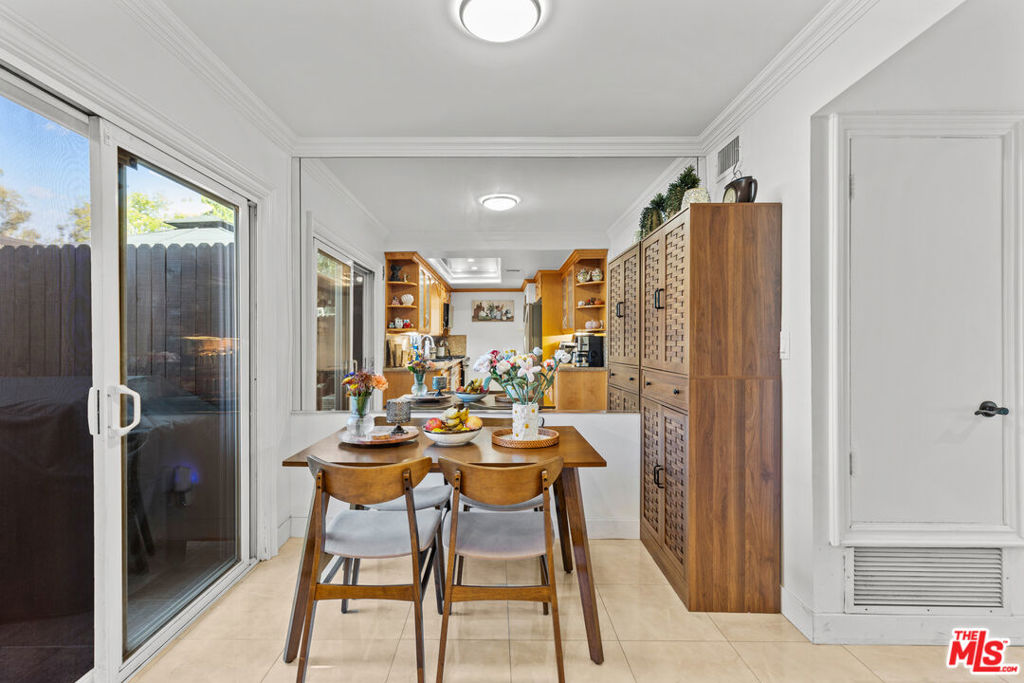 8806 1/2 Wyngate Street