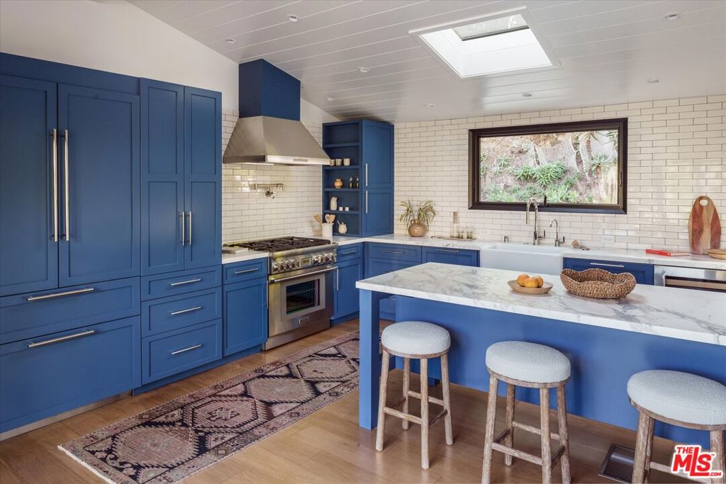 5692 Holly Oak Drive