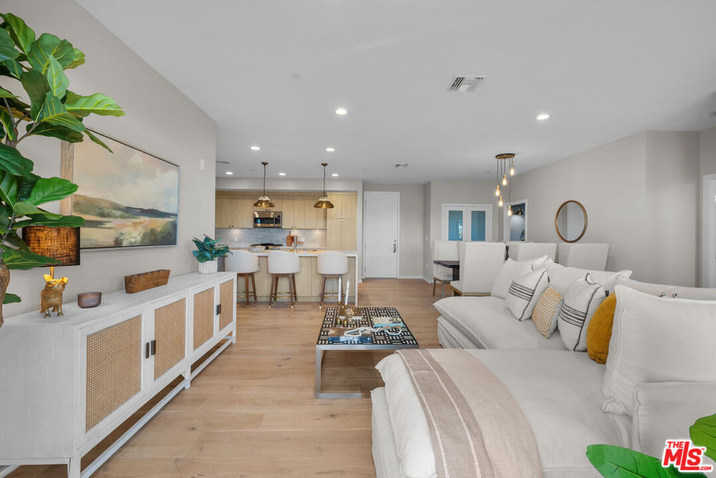 4240 Laurel Canyon Boulevard 401