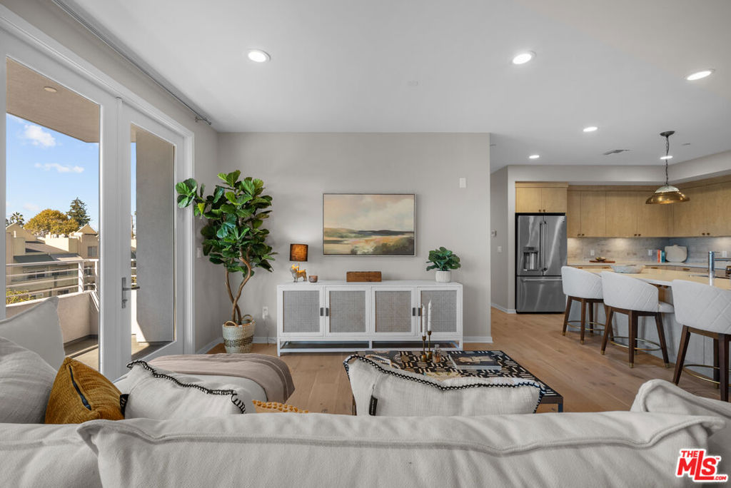 4240 Laurel Canyon Boulevard 401