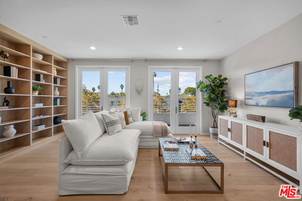 4240 Laurel Canyon Boulevard 401