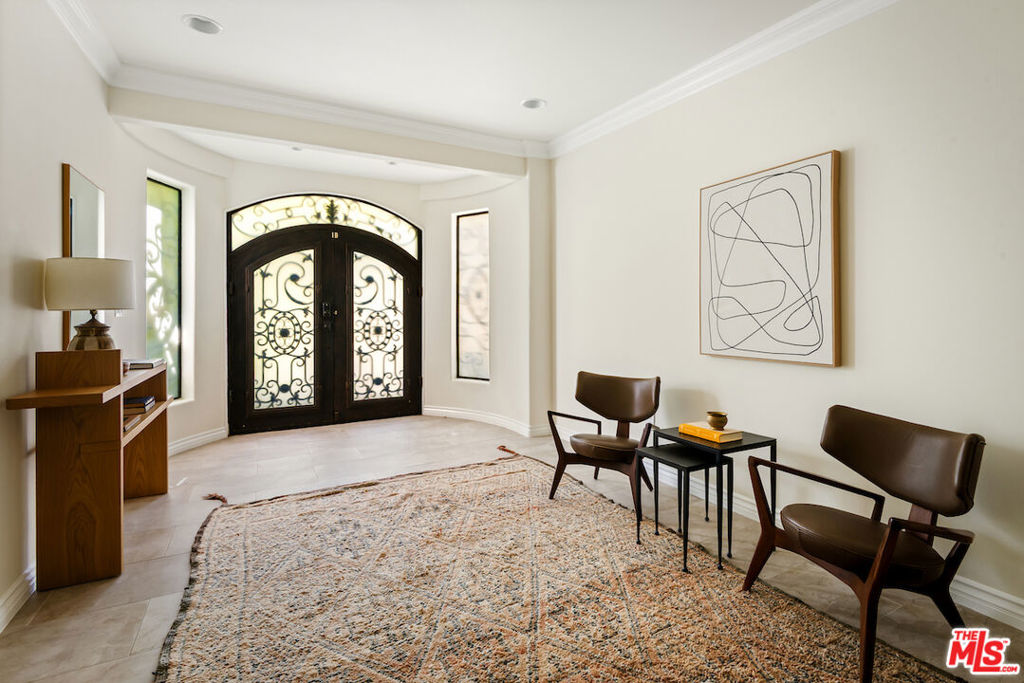 888 Linda Vista Avenue